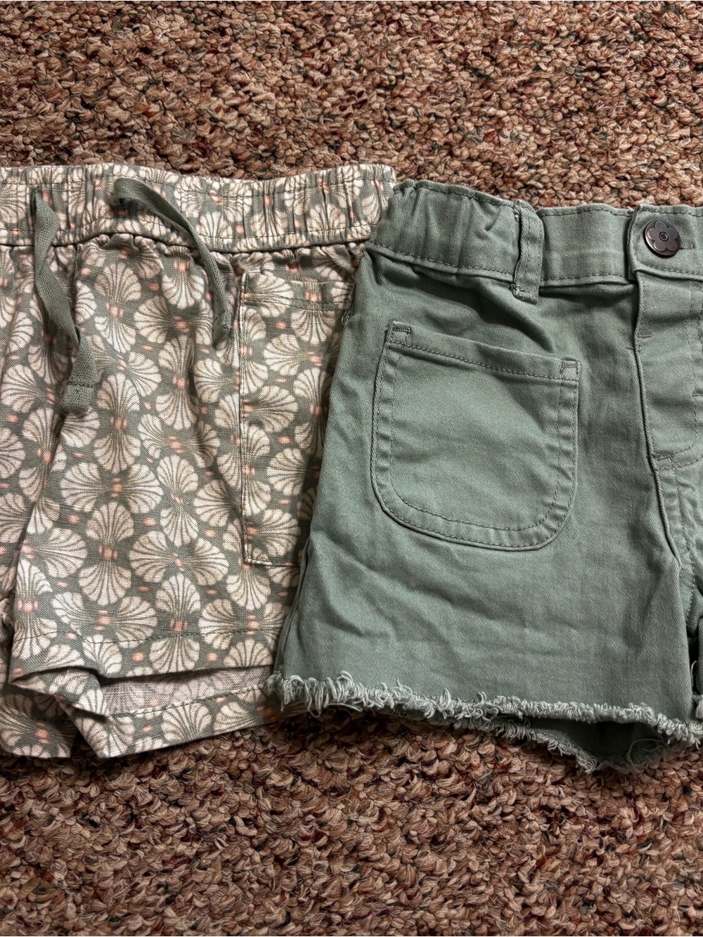 ⬇️Girls' olive green Patterned & Solid Casual Shorts - 2 Pack